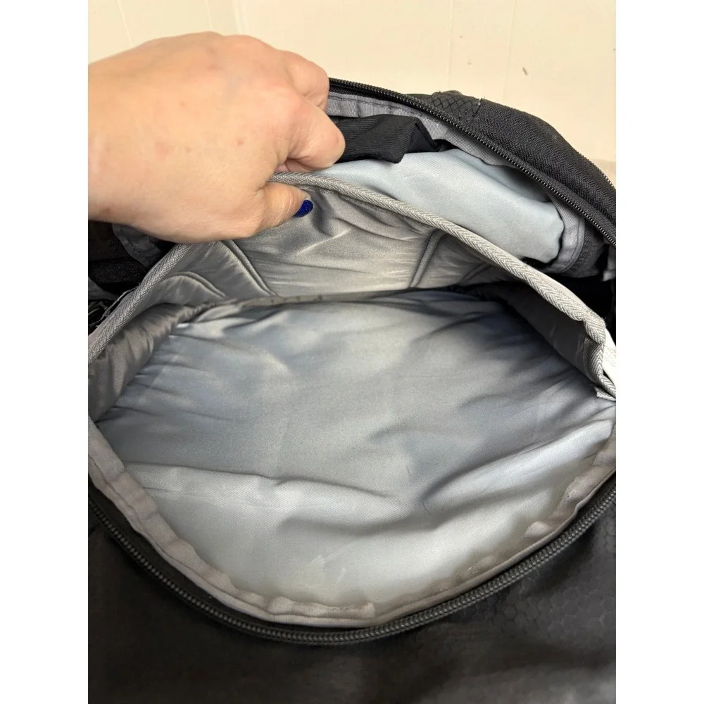 High Sierra Backpack Unisex Large Black Suspension Strap System Ripstop